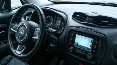 Aktualizacja map nawigacji Jeep Renegade Uconnect 5” Aktualizacja map nawigacji Jeep Renegade Uconnect 5”