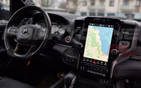 DODGE RAM UCONNECT 5 HARMAN BECKER 12,0" polskie menu, polski lektor, zmiana regionu