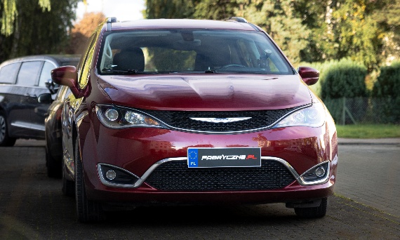 Chrysler Pacifica (2018–2022) – wgranie polskiego menu i pełna konwersja systemu UCONNECT 8.4” PANASONIC