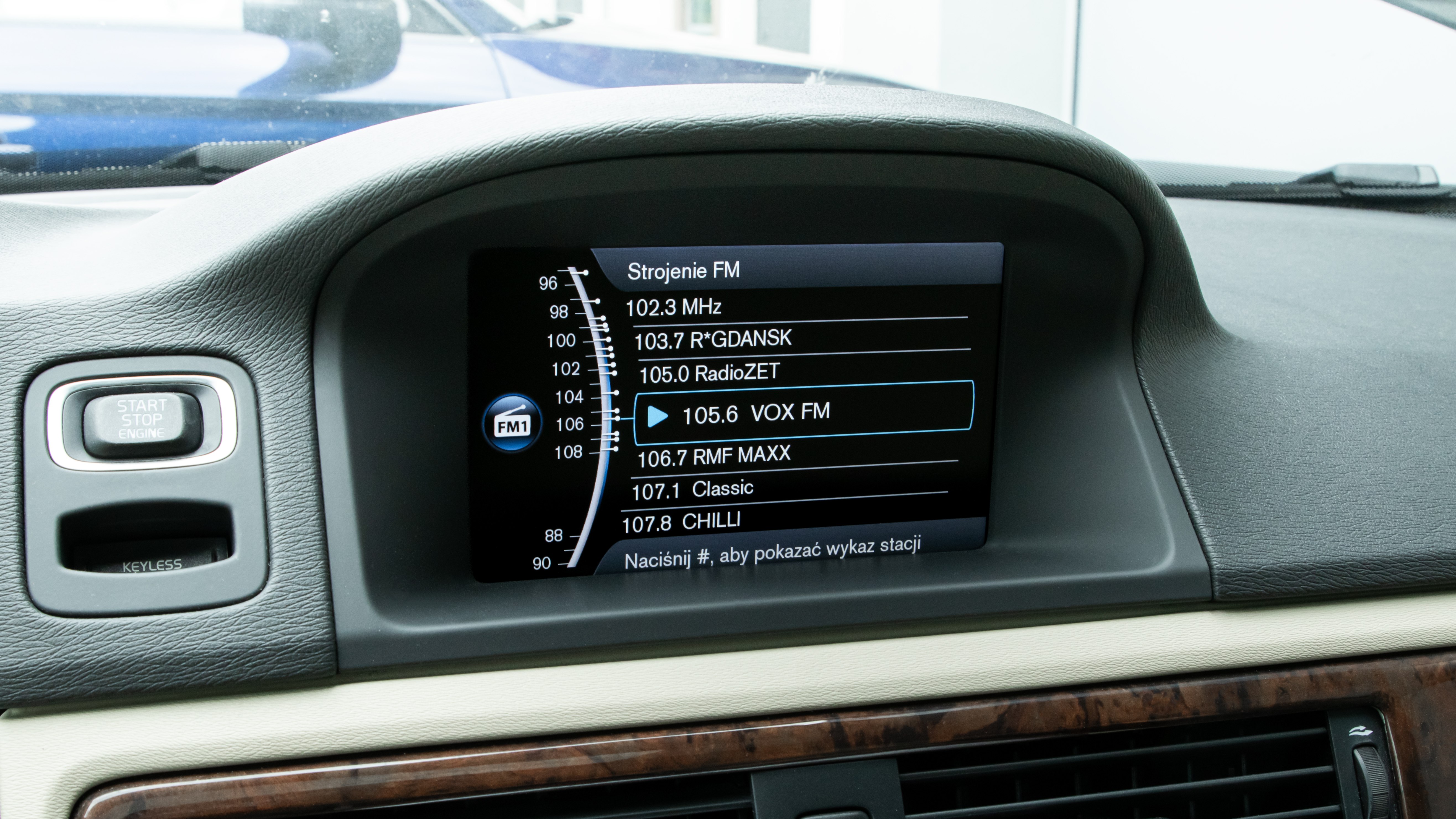 Volvo XC70 nie odbiera stacji radiowych