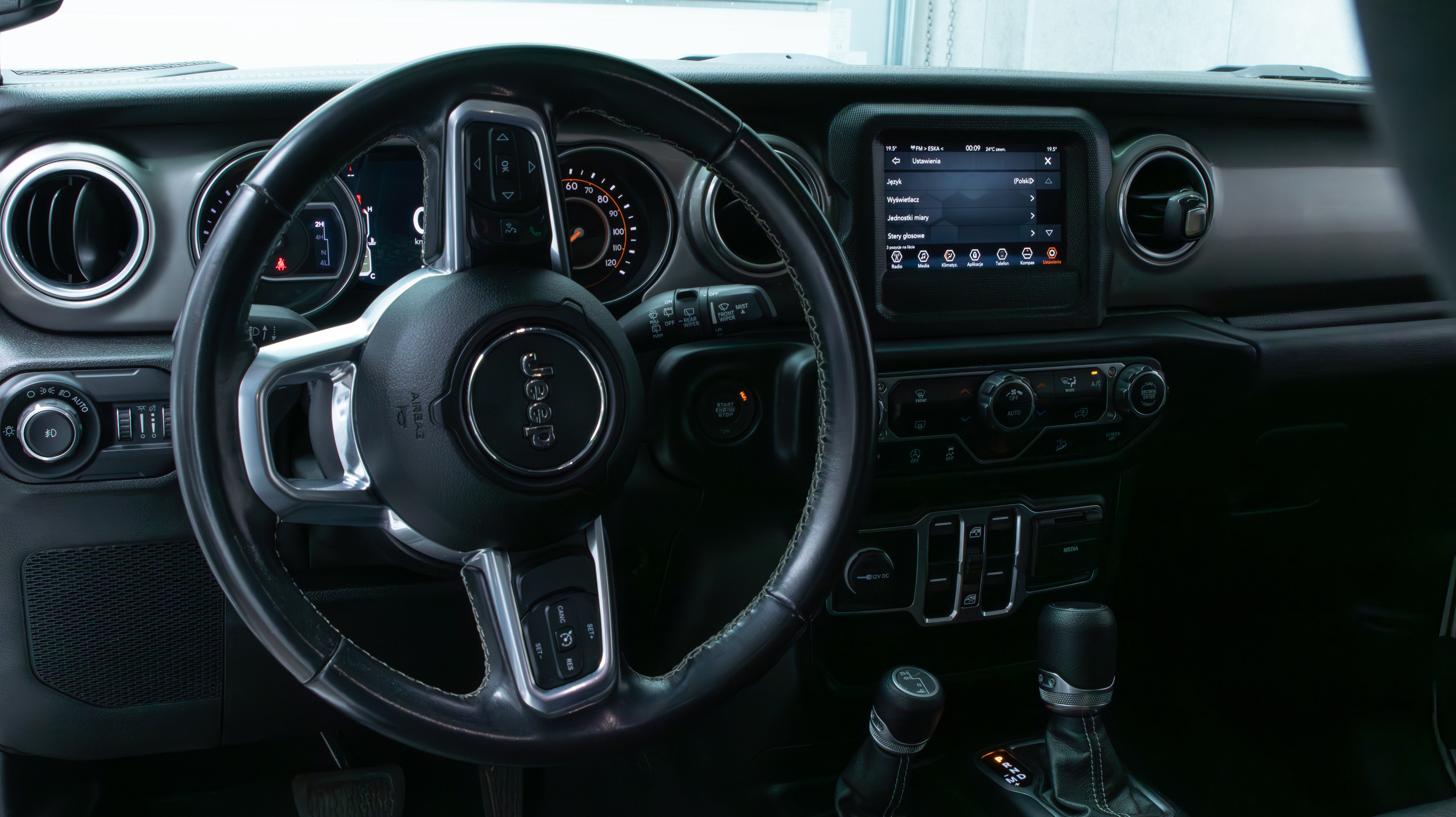 UCONNECT VP2 CONTINENTAL 8.4”